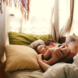 Bạn muốn "lên đỉnh" an toàn và thăng hoa? Hãy cùng chúng tôi khám phá những bí quyết để "chuyện ấy" luôn là những trải nghiệm tuyệt vời