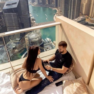 "Giải Mã" Tuổi Nào "Khởi Động" Chuyện Yêu Là "Chuẩn"? Bí Quyết Cho "Lần Đầu" An Toàn & Viên Mãn
