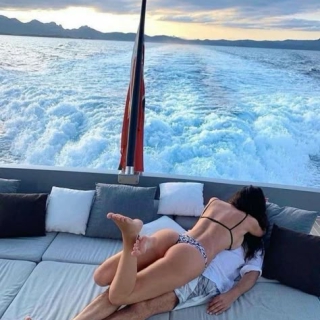 "Yêu" Thường Xuyên Để Sống Lâu Hơn? Bí Mật "Trẻ Hóa" Bất Ngờ Từ Chuyện "Ấy"