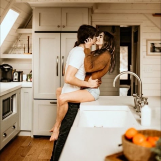 "Bảo Vệ Nàng" Khỏi "Kẻ Thù Thầm Lặng": Bệnh Tình Dục và 5 "Điều PHẢI BIẾT" Để Khỏe Mạnh & An Toàn! shop