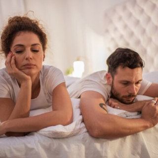 Khát khao của người chồng có vợ thờ ơ chăn gối