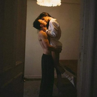"Tắt Lửa Yêu": Vì Sao Sức Hấp Dẫn Tình Dục Phai Nhạt Theo Thời Gian?