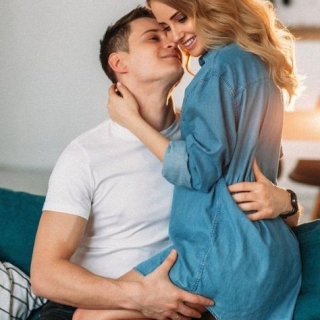 Chạm khẽ hay bùng nổ? Giải mã "mật mã" cơ thể, dẫn lối cuộc yêu thêm nồng nàn!