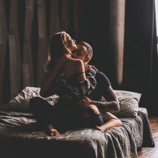 Áp Lực "Đàn Ông Đích Thực" Trong Chuyện Ấy: Gánh Nặng Thầm Lặng Của Nam Giới Việt