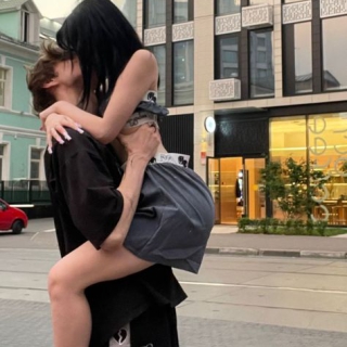 Giữ Lửa Yêu Bất Tận: Bí Quyết "Hồi Xuân" Chốn Phòng The Tuổi Trung Niên