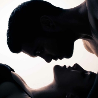 Cứ mặc “áo mưa” khi yêu là cậu nhỏ lại đình công, phải làm sao để khắc phục?