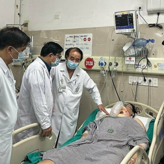 Bác sĩ ngạt khí trong vụ cháy chung cư thoát nguy kịch