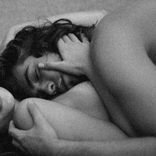 "Kiêng yêu" có tốt? Giải mã những nguy cơ tiềm ẩn khi "bỏ bê" chuyện ấy
