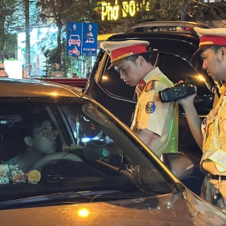 Hàng loạt tài xế ôtô vi phạm nồng độ cồn