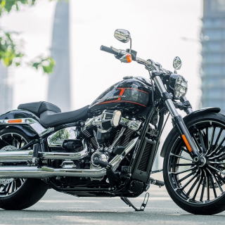 Harley-Davidson Breakout 2023 - xe máy đắt hơn Mazda CX-5