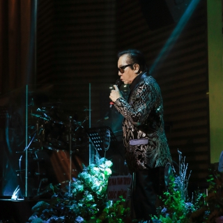 Elvis Phương: 'Tôi mong vợ lúc nào cũng bên cạnh'