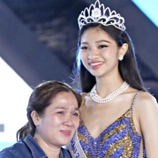 Á hậu Minh Kiên: 'Tôi sẽ không để mẹ phải làm giúp việc cả đời'