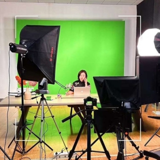 Môi giới bất động sản Trung Quốc livestream bán nhà trên mạng xã hội