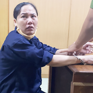 Bẫy lừa khiến vợ chồng cụ bà mất 9 tỷ đồng