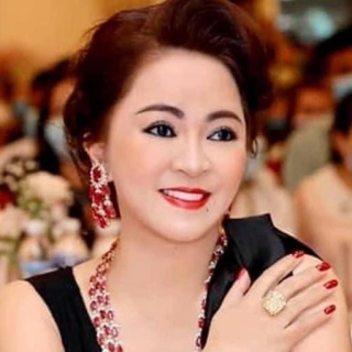 Bị đòi bồi thường 73,9 tỉ, bà Phương Hằng nói 'chỉ theo phán quyết của tòa'
