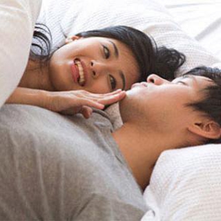 Nói gì hay yên lặng khi làm “chuyện ấy”?
