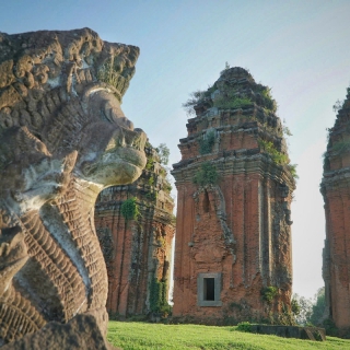 Rắn thần Naga trong chùa và tháp cổ