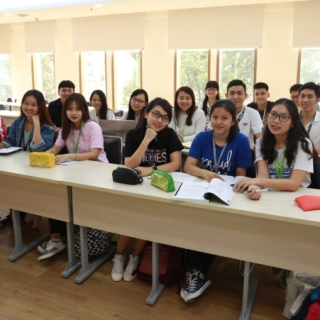 Học ngành Ngôn ngữ Anh ra trường làm gì, lương bao nhiêu?