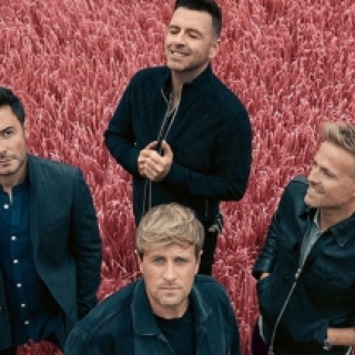 Fan Việt nhún nhảy, reo hò cổ vũ Westlife