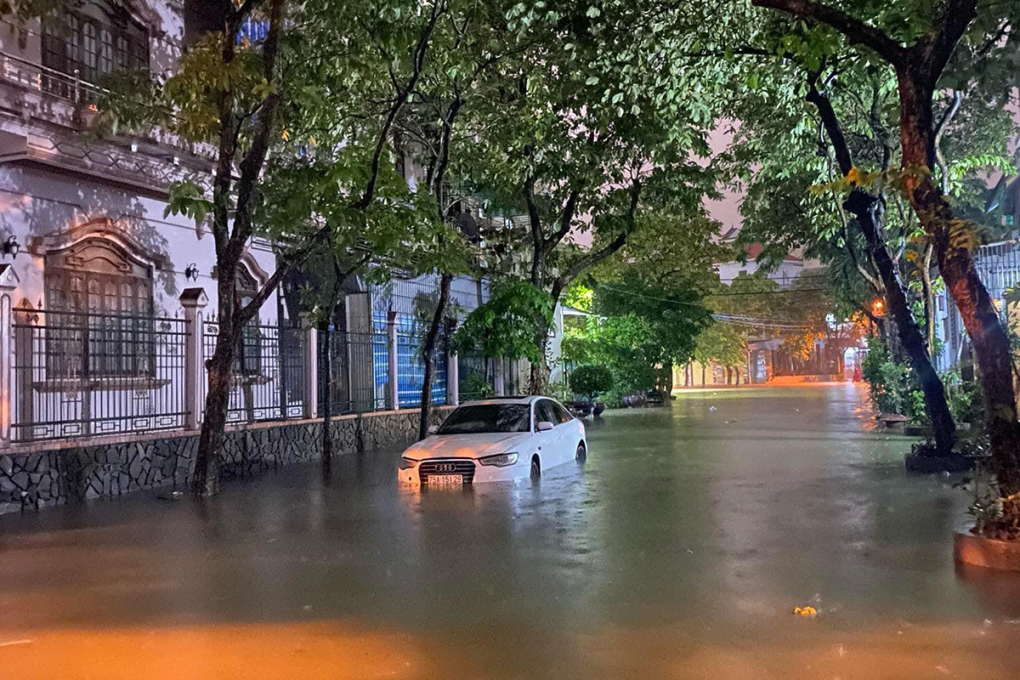 Lũ tràn về TP Huế