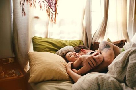 Bạn muốn "lên đỉnh" an toàn và thăng hoa? Hãy cùng chúng tôi khám phá những bí quyết để "chuyện ấy" luôn là những trải nghiệm tuyệt vời