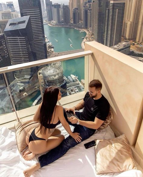 "Giải Mã" Tuổi Nào "Khởi Động" Chuyện Yêu Là "Chuẩn"? Bí Quyết Cho "Lần Đầu" An Toàn & Viên Mãn