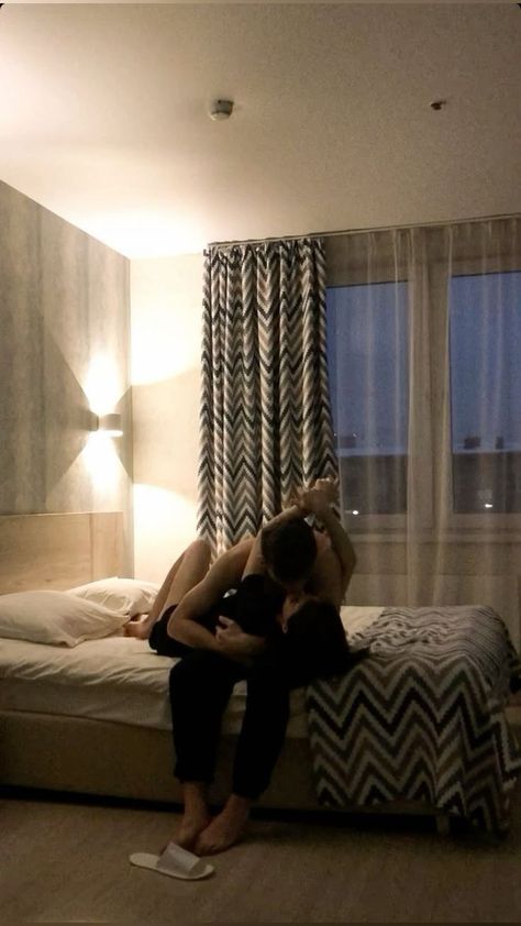 "Giải Mã" Hội Chứng Suy Sinh Dục Ở Nam và Nữ: Nguyên Nhân, Triệu Chứng và "Chìa Khóa Vàng" Điều Trị!