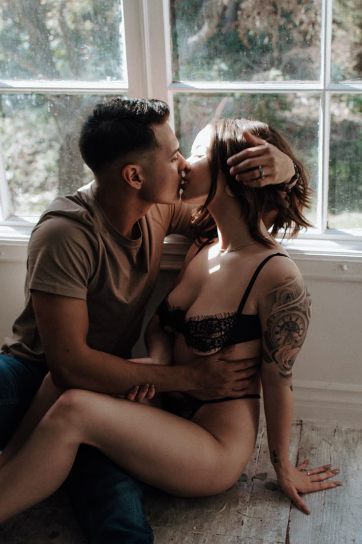 "Vạn Lời Nói Không Bằng Hành Động": Với Đàn Ông, "Chuyện Ấy" Mới Là "Liều Thuốc Tiên" Hòa Giải Hiệu Quả Nhất!