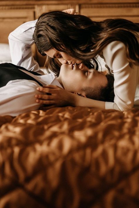 "Lửa Tình" Hạ Nhiệt? 5 Lý Do "Chuyện Yêu" Không Còn "Nóng Bỏng" Như Thuở Ban Đầu!