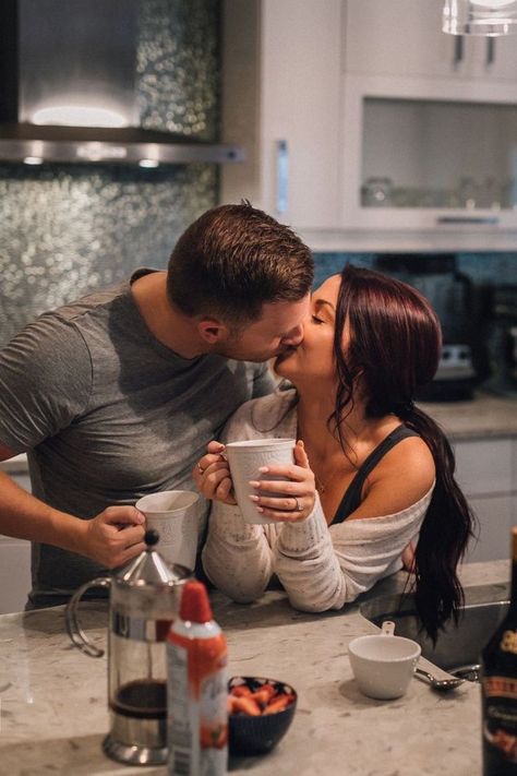 "Đỉnh Cao" Yêu: Khám Phá Giai Đoạn Thăng Hoa Nhất Trong "Chuyện Ấy" Của Bạn!