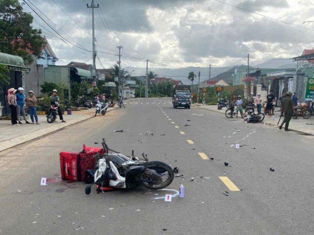 Hai Xe Máy Lao Vun Vút, Đối Đầu Nhau, 2 Người Tử Vong