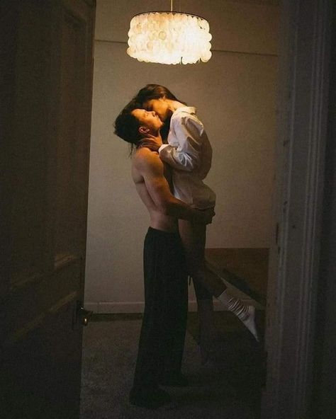 "Tắt Lửa Yêu": Vì Sao Sức Hấp Dẫn Tình Dục Phai Nhạt Theo Thời Gian? 