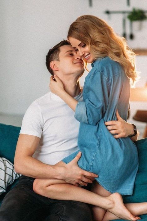 Chạm khẽ hay bùng nổ? Giải mã "mật mã" cơ thể, dẫn lối cuộc yêu thêm nồng nàn!