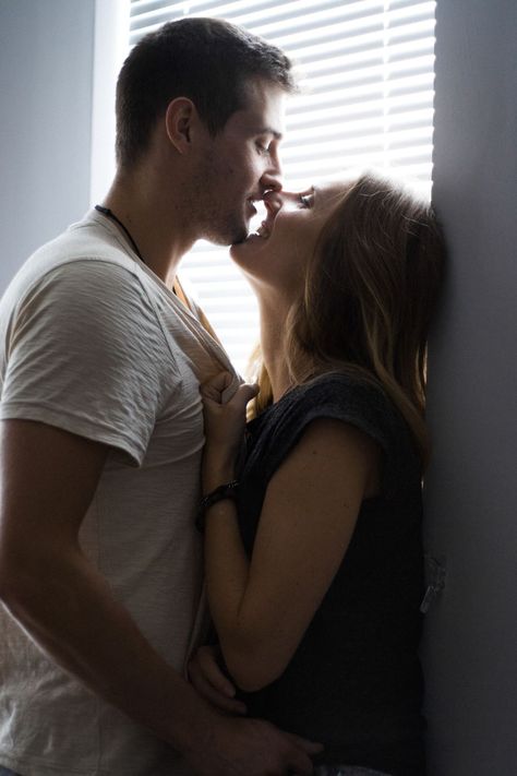  "Yêu" Quá Nhiều Có Phải Bệnh? Giải Mã Ham Muốn Tình Dục Vượt Ngưỡng s