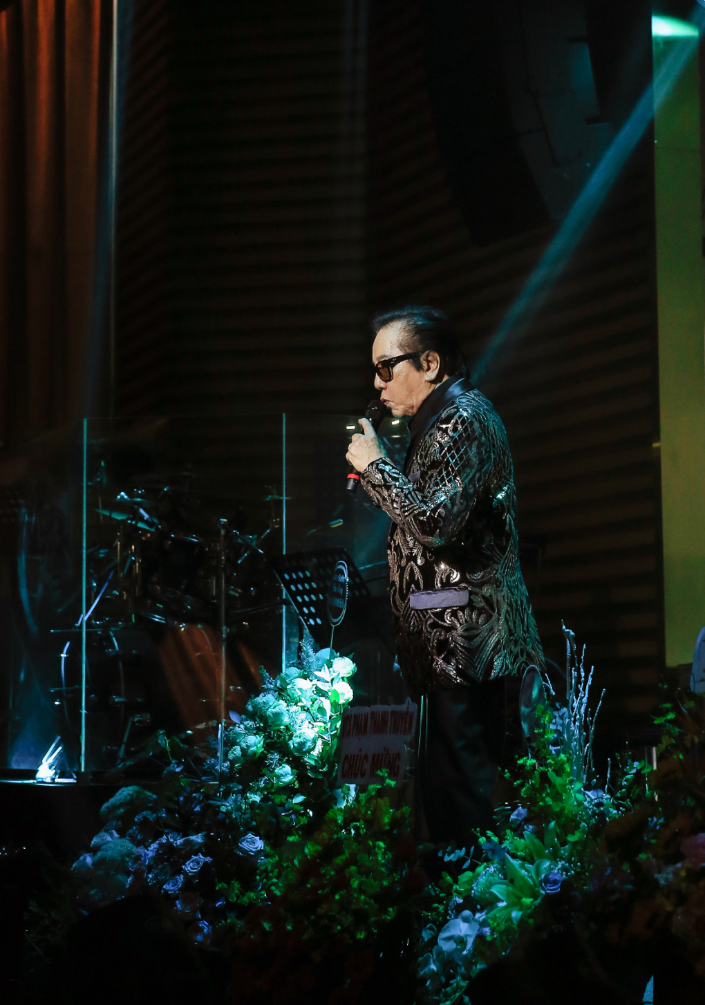 Elvis Phương: 'Tôi mong vợ lúc nào cũng bên cạnh'