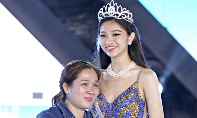 Á hậu Minh Kiên: 'Tôi sẽ không để mẹ phải làm giúp việc cả đời'