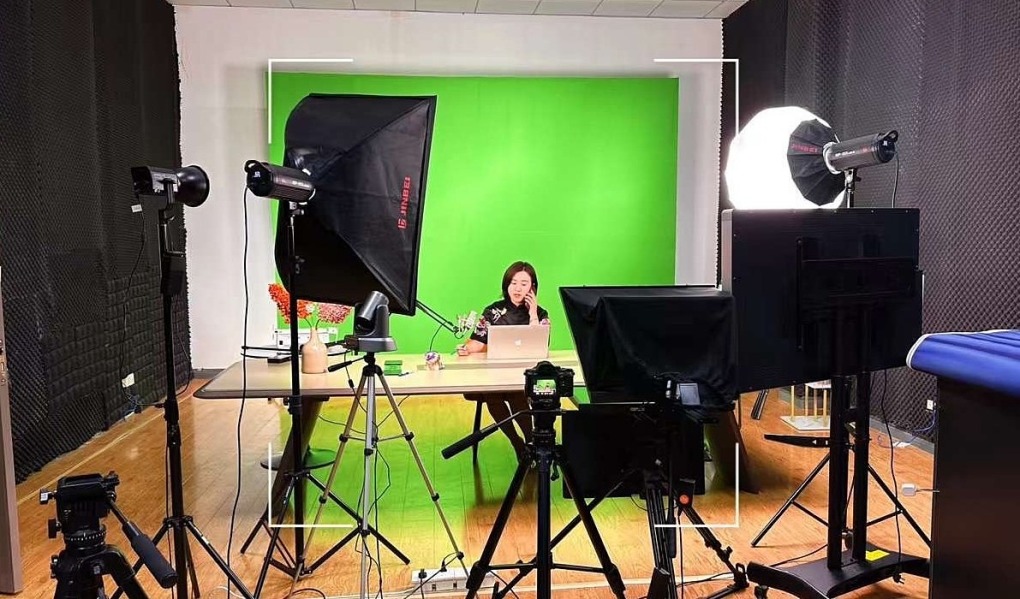 Môi giới bất động sản Trung Quốc livestream bán nhà trên mạng xã hội