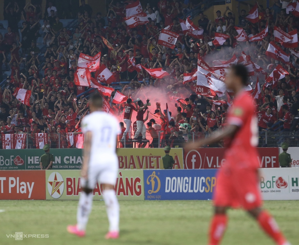 CĐV Hải Phòng bị cấm đến sân Hà Nội FC một trận