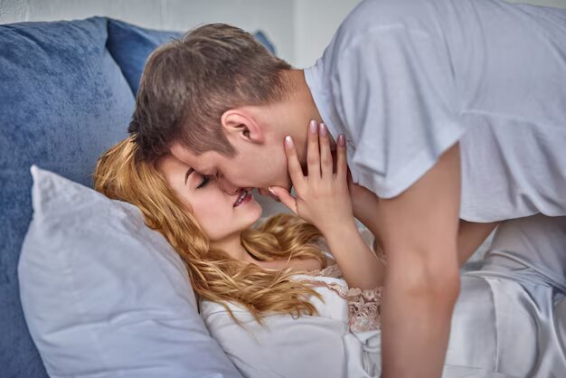"Yêu" an toàn: Trang bị "vốn liếng" cho tuổi trẻ tự tin